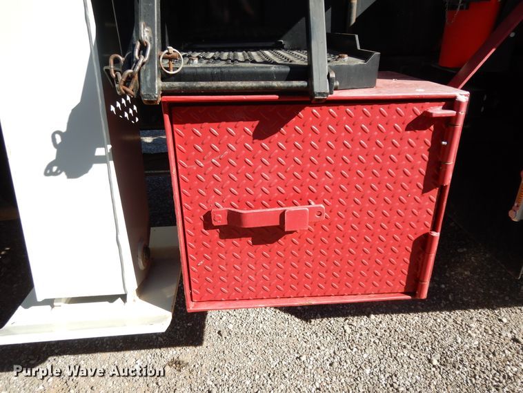 image for item DJ7485 2014 Peterbilt 365  crane truck