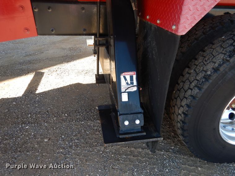 image for item DJ7485 2014 Peterbilt 365  crane truck