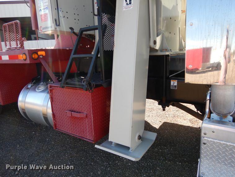 image for item DJ7485 2014 Peterbilt 365  crane truck