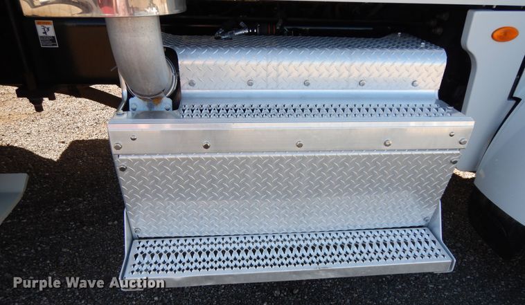 image for item DJ7485 2014 Peterbilt 365  crane truck