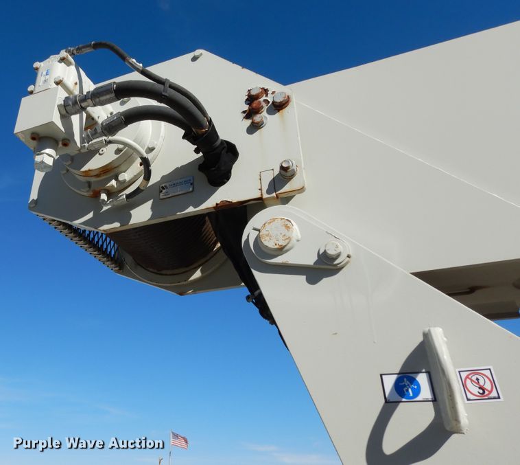 image for item DJ7485 2014 Peterbilt 365  crane truck