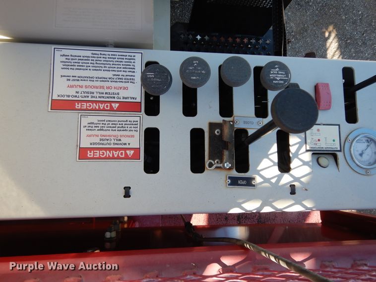 image for item DJ7485 2014 Peterbilt 365  crane truck