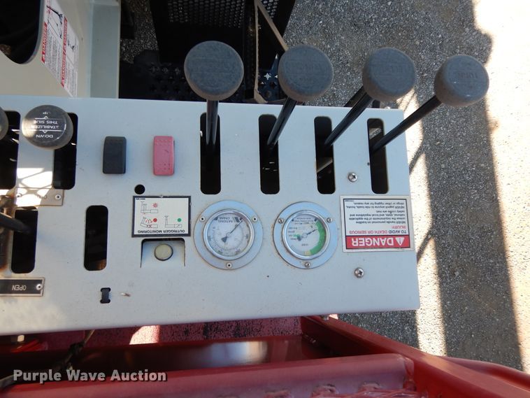 image for item DJ7485 2014 Peterbilt 365  crane truck