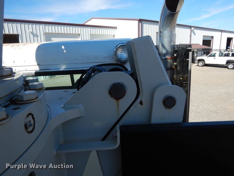 image for item DJ7485 2014 Peterbilt 365  crane truck