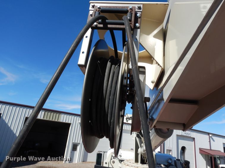 image for item DJ7485 2014 Peterbilt 365  crane truck