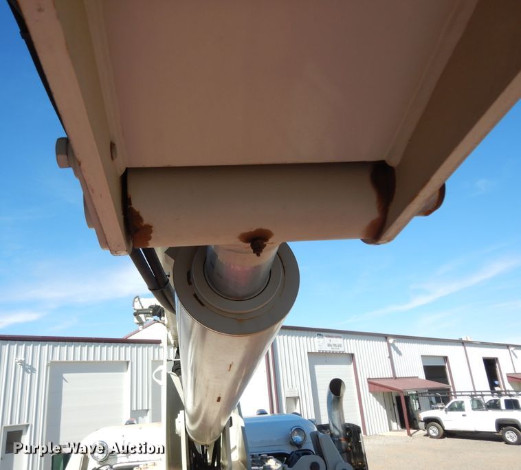 image for item DJ7485 2014 Peterbilt 365  crane truck