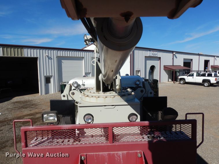 image for item DJ7485 2014 Peterbilt 365  crane truck