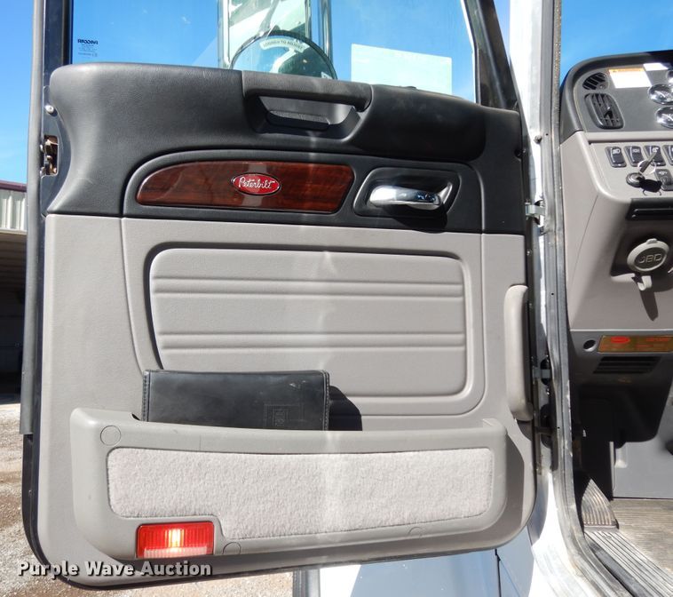 image for item DJ7485 2014 Peterbilt 365  crane truck