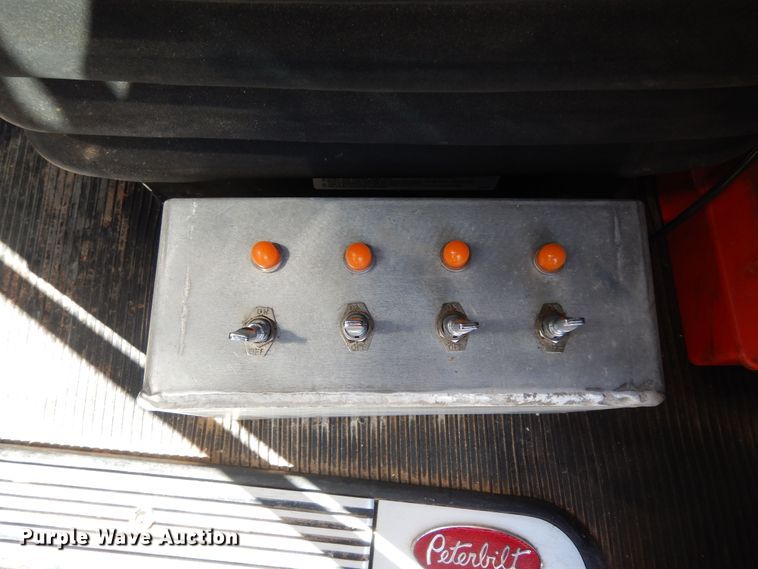 image for item DJ7485 2014 Peterbilt 365  crane truck