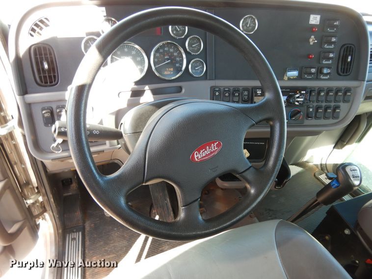 image for item DJ7485 2014 Peterbilt 365  crane truck