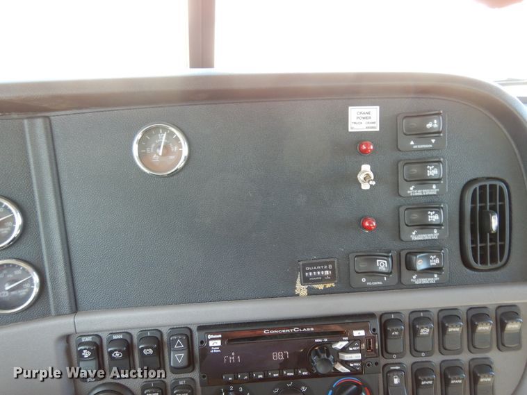 image for item DJ7485 2014 Peterbilt 365  crane truck