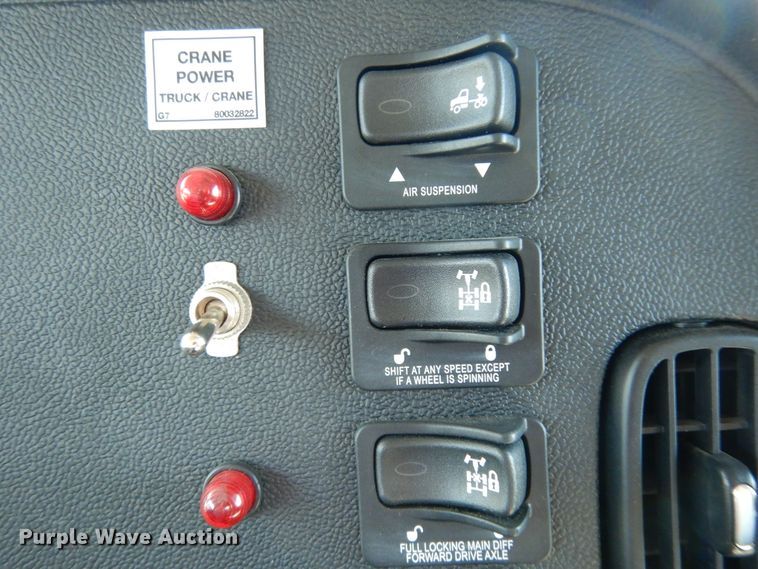 image for item DJ7485 2014 Peterbilt 365  crane truck