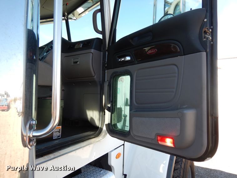 image for item DJ7485 2014 Peterbilt 365  crane truck