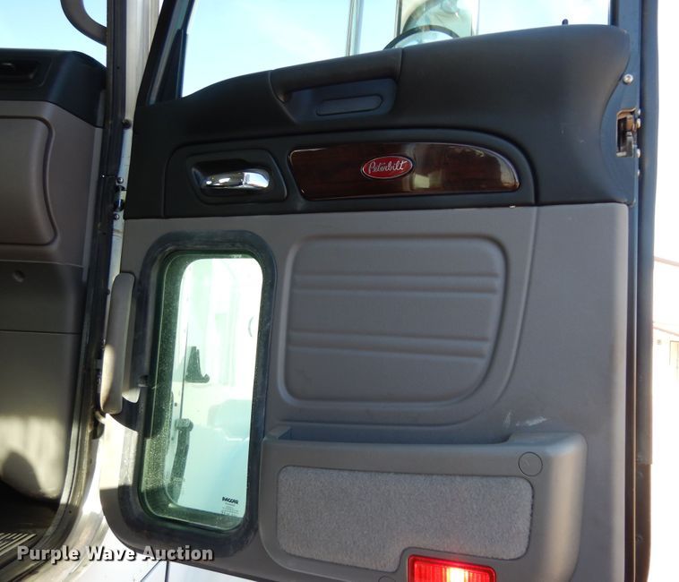 image for item DJ7485 2014 Peterbilt 365  crane truck