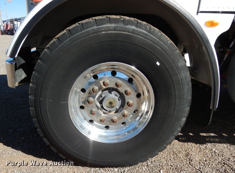 image for item DJ7485 2014 Peterbilt 365  crane truck