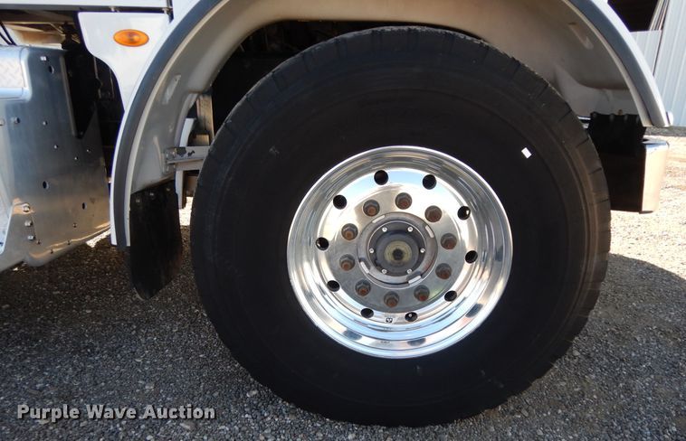 image for item DJ7485 2014 Peterbilt 365  crane truck