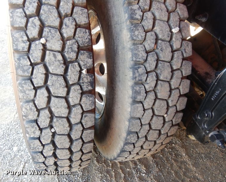 image for item DJ7485 2014 Peterbilt 365  crane truck