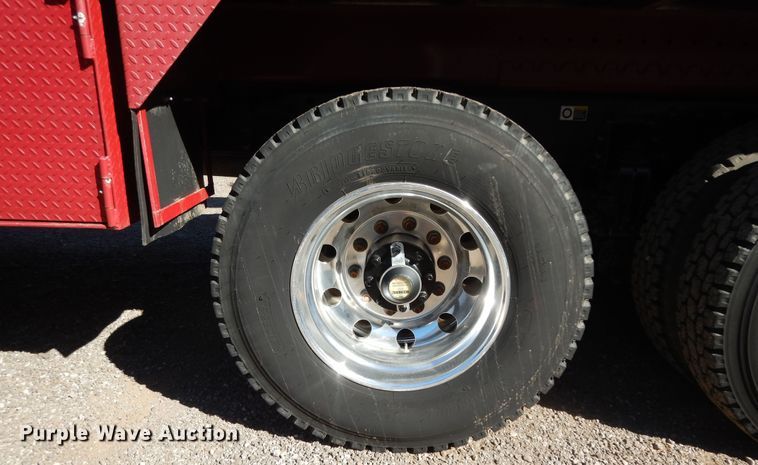 image for item DJ7485 2014 Peterbilt 365  crane truck