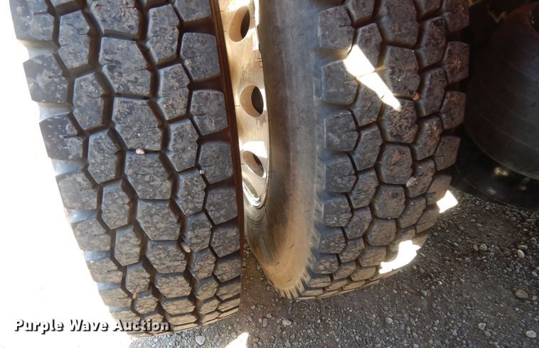 image for item DJ7485 2014 Peterbilt 365  crane truck