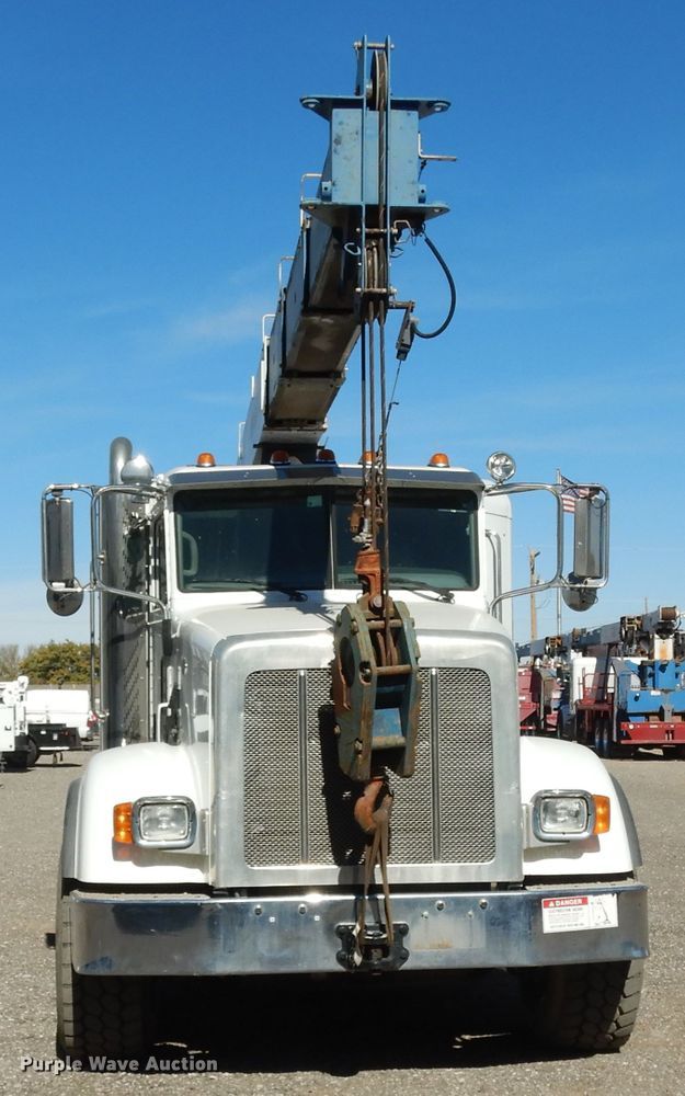 image for item DJ7486 2015 Peterbilt 365  crane truck