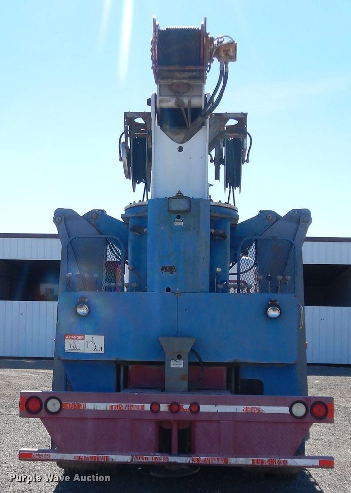 image for item DJ7486 2015 Peterbilt 365  crane truck