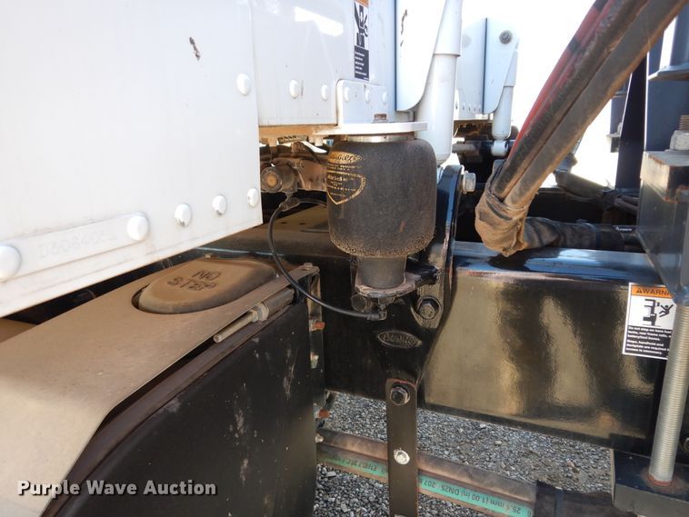 image for item DJ7486 2015 Peterbilt 365  crane truck