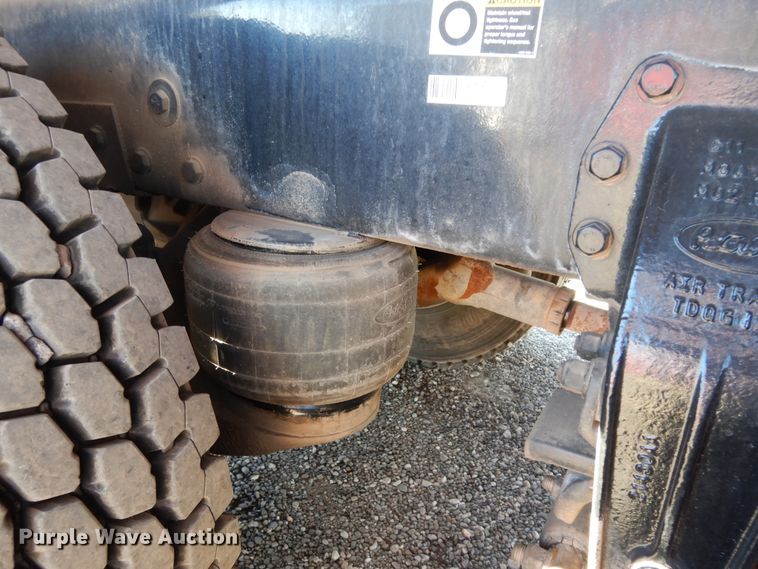 image for item DJ7486 2015 Peterbilt 365  crane truck