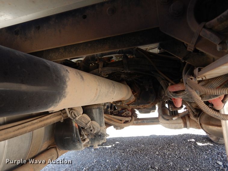 image for item DJ7486 2015 Peterbilt 365  crane truck