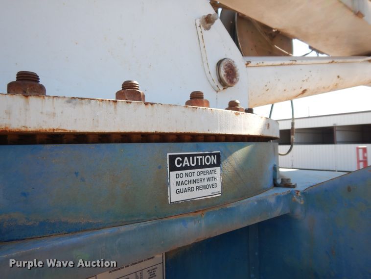 image for item DJ7486 2015 Peterbilt 365  crane truck