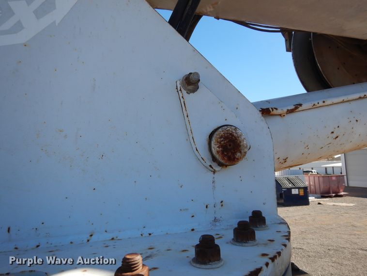 image for item DJ7486 2015 Peterbilt 365  crane truck