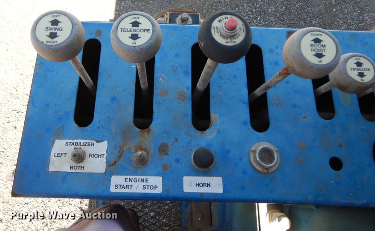 image for item DJ7486 2015 Peterbilt 365  crane truck