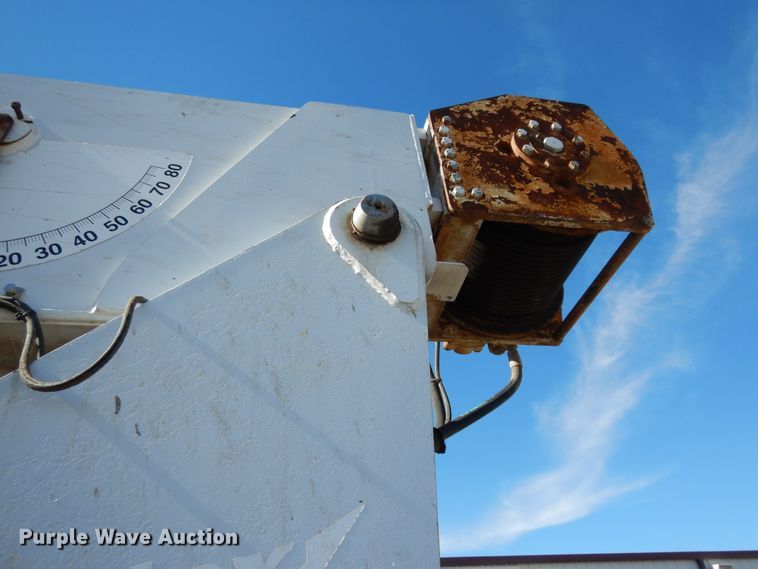 image for item DJ7486 2015 Peterbilt 365  crane truck