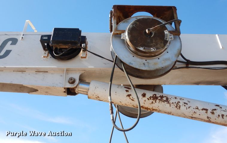 image for item DJ7486 2015 Peterbilt 365  crane truck