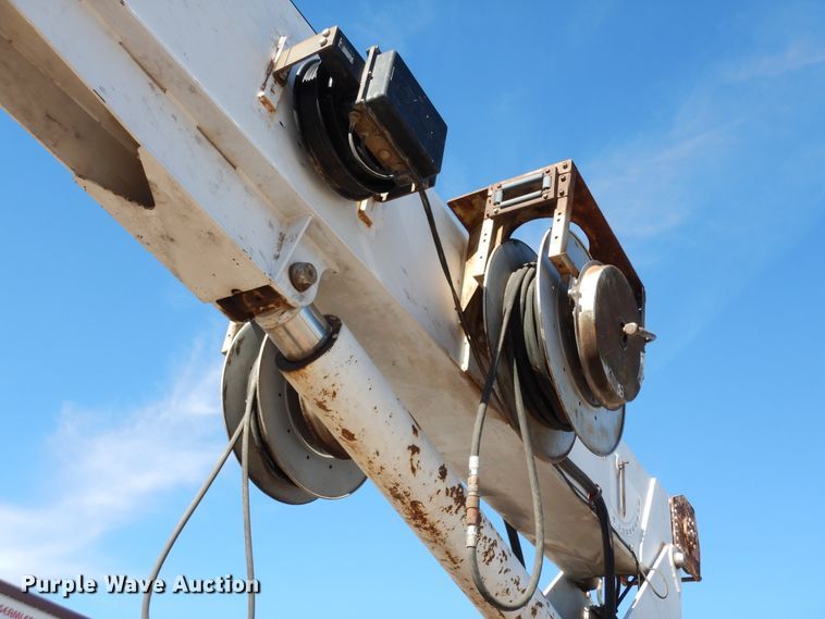 image for item DJ7486 2015 Peterbilt 365  crane truck