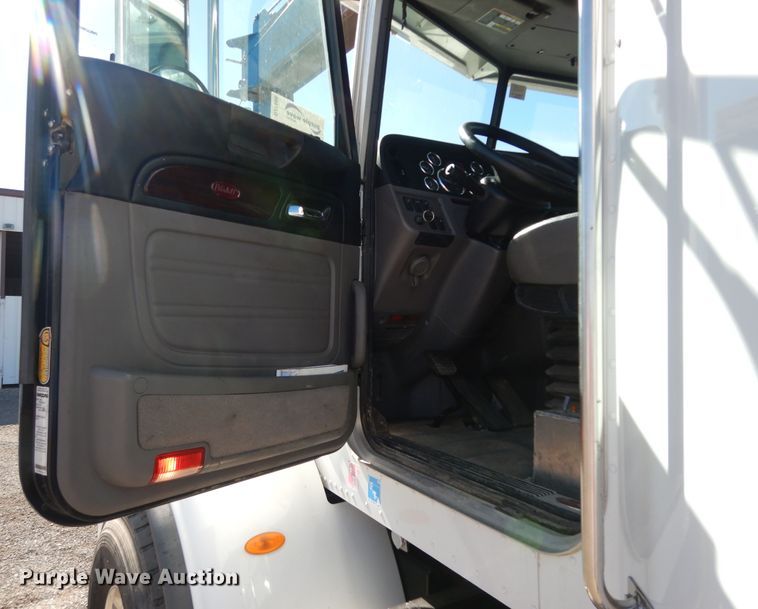 image for item DJ7486 2015 Peterbilt 365  crane truck