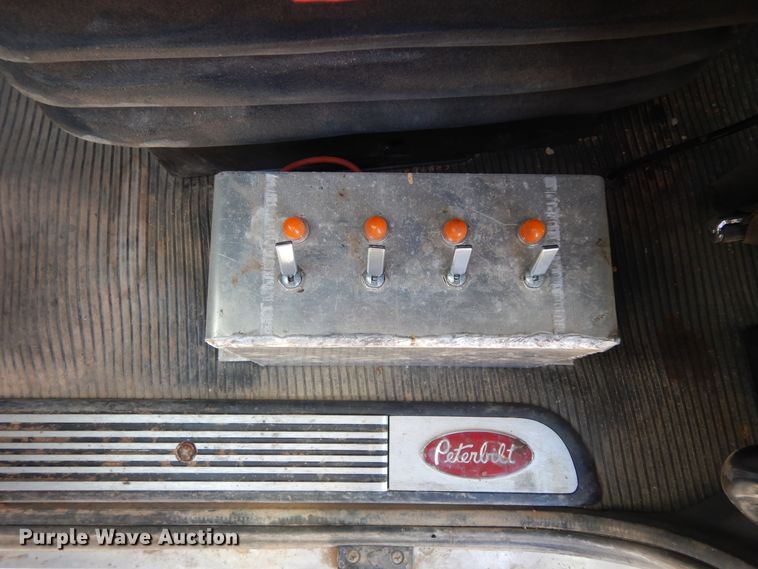 image for item DJ7486 2015 Peterbilt 365  crane truck