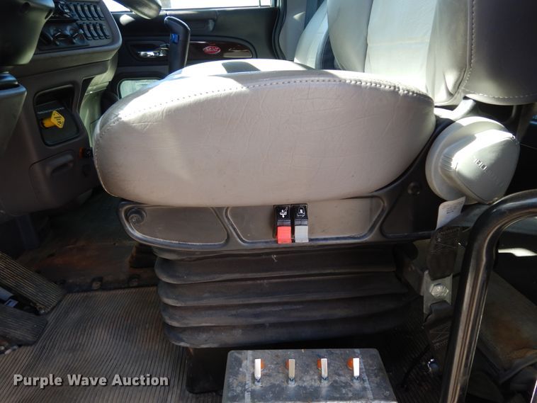 image for item DJ7486 2015 Peterbilt 365  crane truck