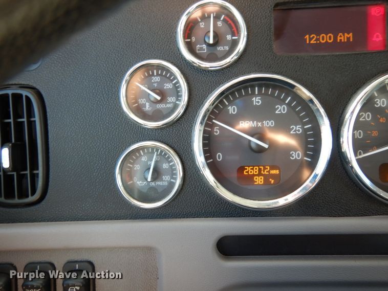 image for item DJ7486 2015 Peterbilt 365  crane truck