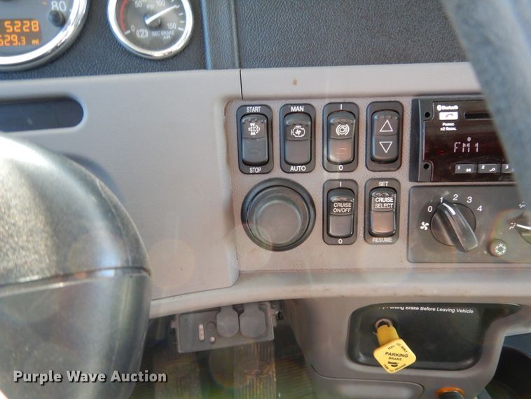 image for item DJ7486 2015 Peterbilt 365  crane truck