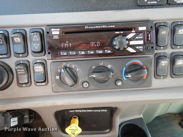 image for item DJ7486 2015 Peterbilt 365  crane truck