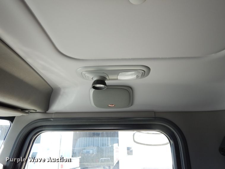 image for item DJ7486 2015 Peterbilt 365  crane truck