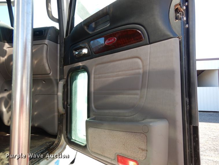 image for item DJ7486 2015 Peterbilt 365  crane truck