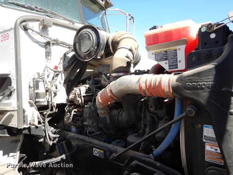 image for item DJ7486 2015 Peterbilt 365  crane truck