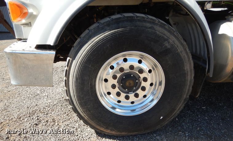 image for item DJ7486 2015 Peterbilt 365  crane truck