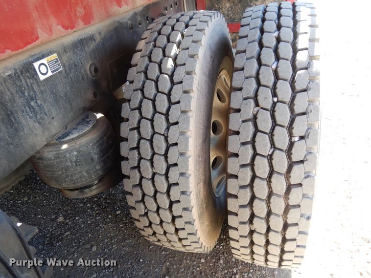 image for item DJ7486 2015 Peterbilt 365  crane truck