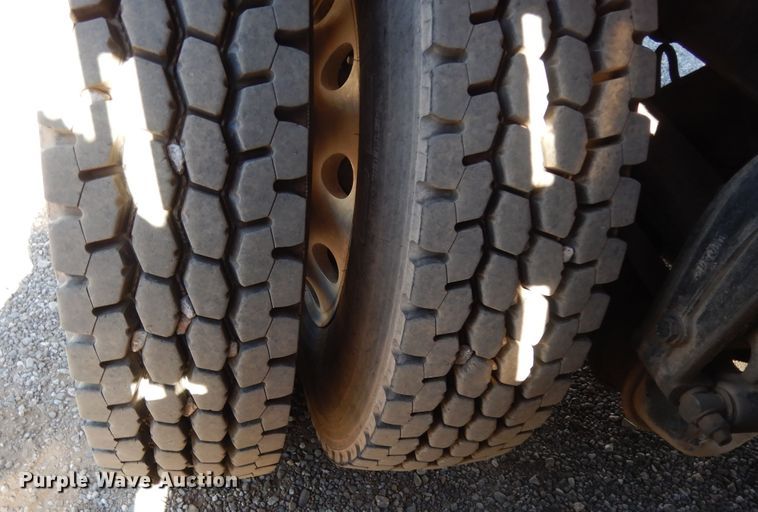 image for item DJ7486 2015 Peterbilt 365  crane truck