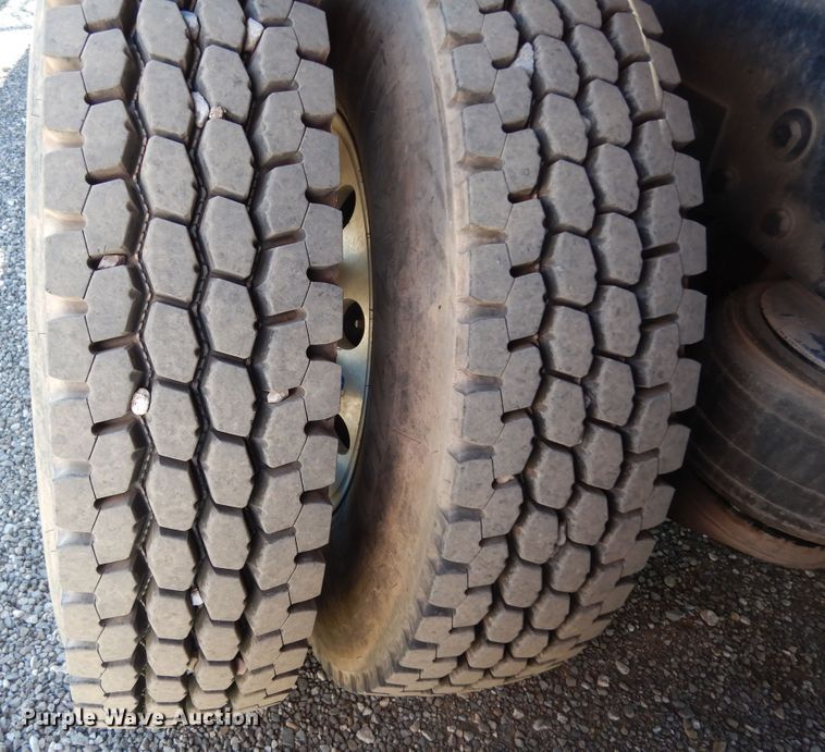 image for item DJ7486 2015 Peterbilt 365  crane truck