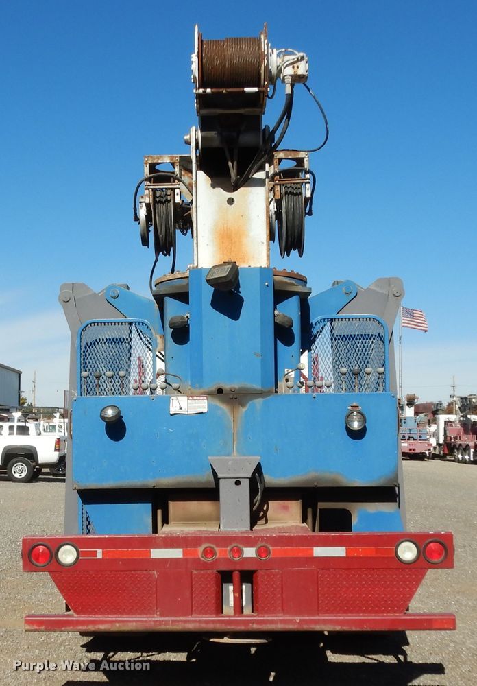 image for item DJ7487 2015 Peterbilt 365  crane truck