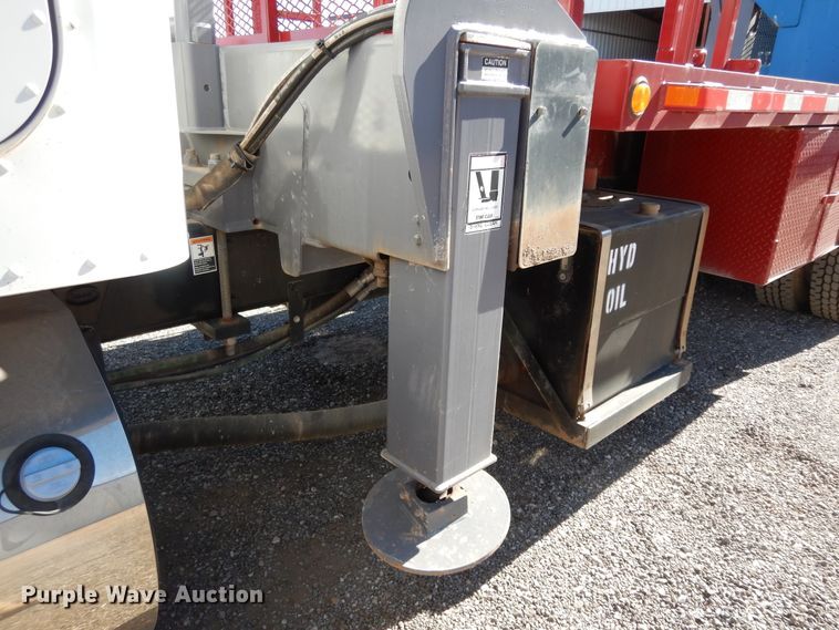 image for item DJ7487 2015 Peterbilt 365  crane truck