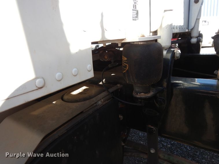 image for item DJ7487 2015 Peterbilt 365  crane truck